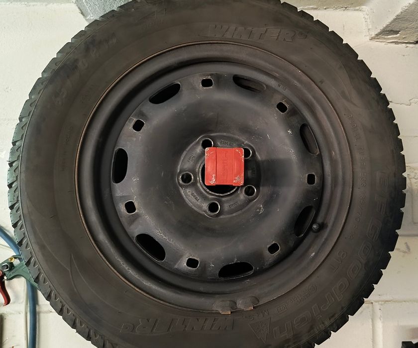 Koła 14 cali  165/70 R14 5x100 (4x felgi+opony zimowe+kołpaki)