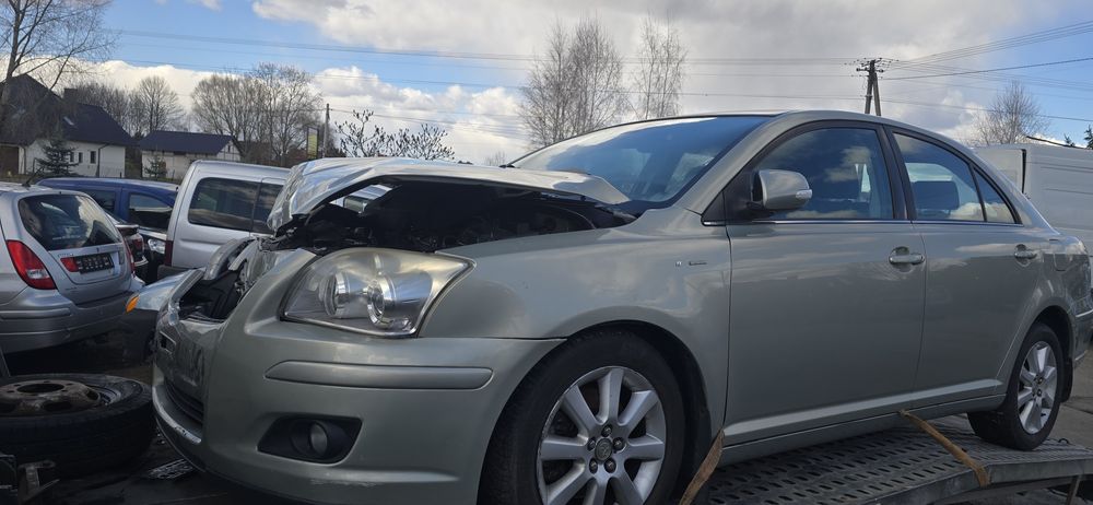 Fotel błotnik lampa tylna lusterko radio Toyota Avensis T25 2.0 części