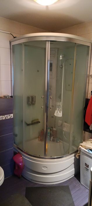 Sprzedam kabinę prysznicową z hydromasażem.