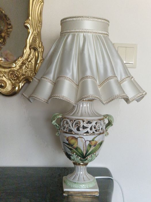 Piękna włoska lampa stołowa