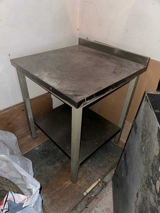 Стол с нержавейки с полкой и бортом.