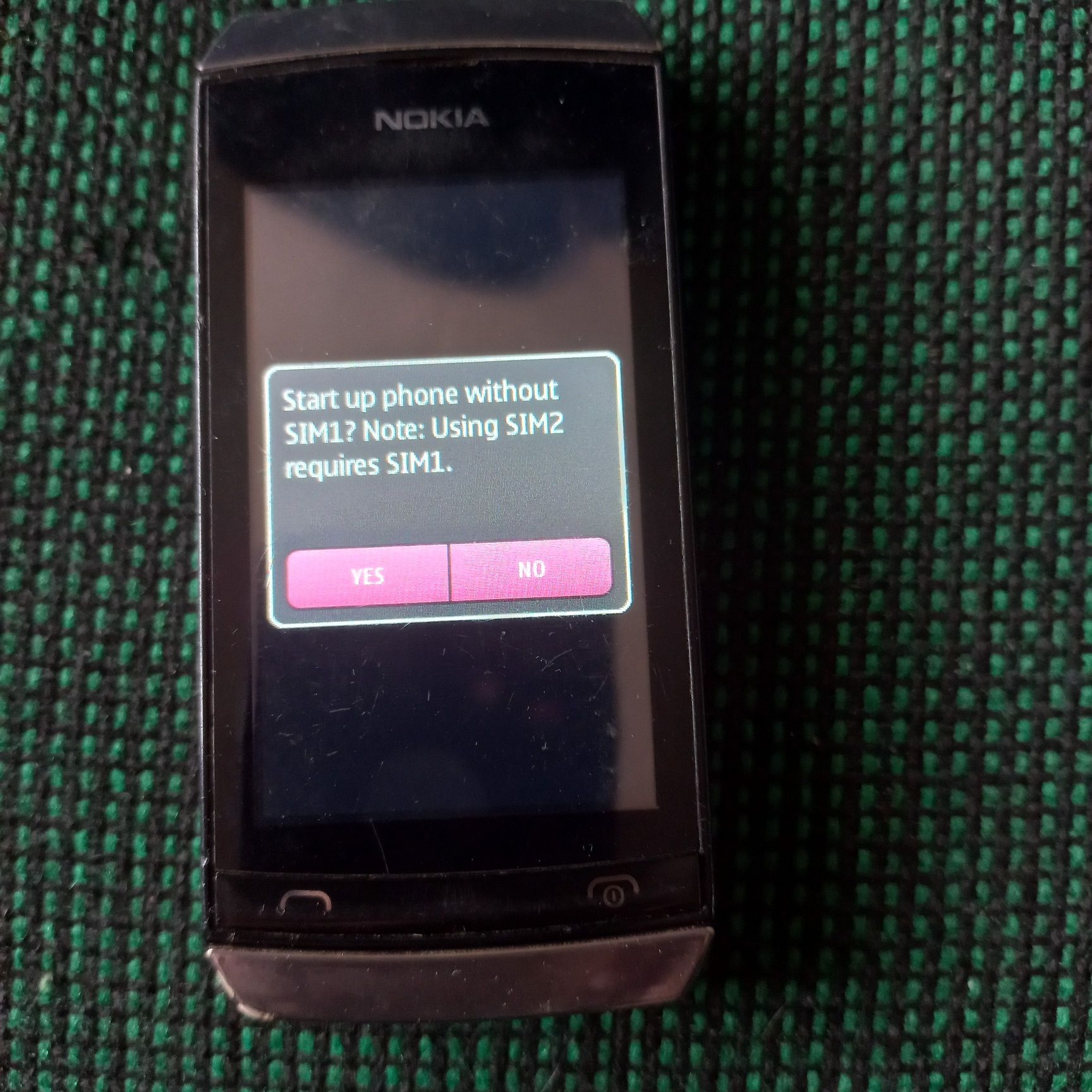 SAMSUNG GT-S5282 та Nokia 305.