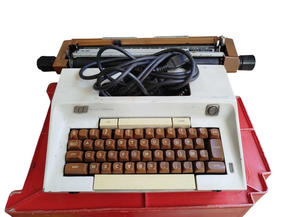 Máquina de escrever elétrica Smith Corona Coronamatic