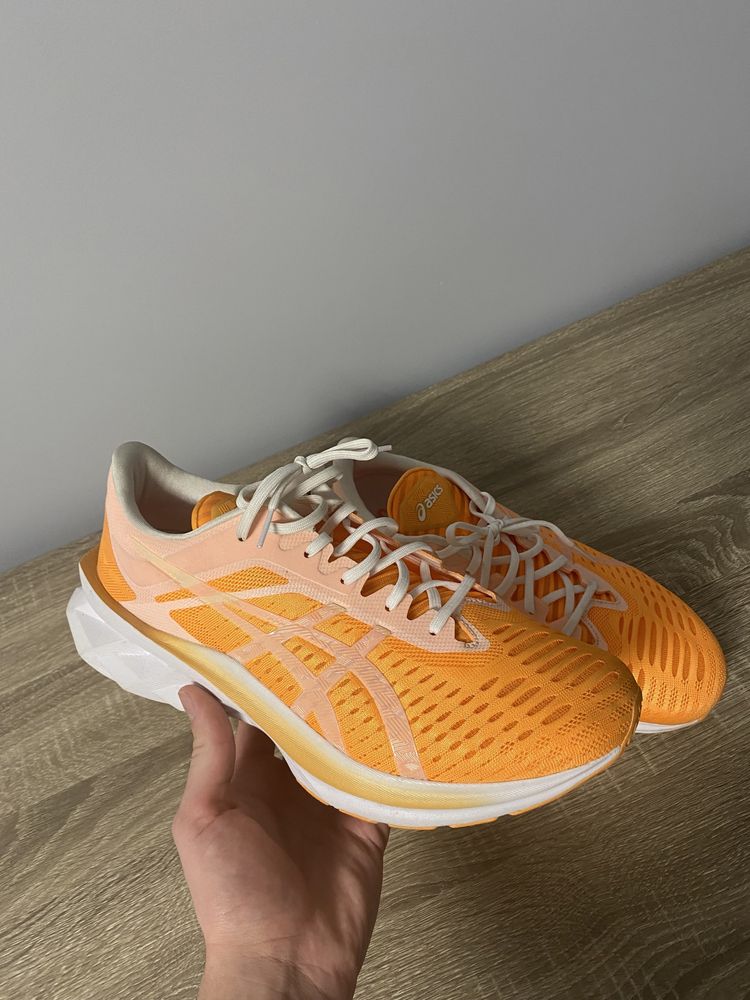 Кроссовки беговые Asics novablast/ Бігові кроссівки asics