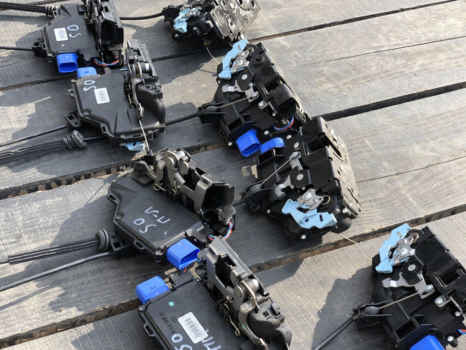 замок дверей центральний гольф 5 шкода а5 тоуран замок двери