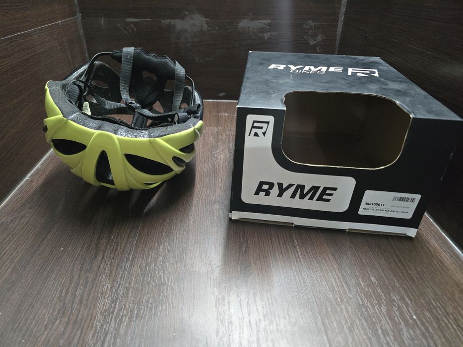 Capacete sapatos e selim ciclismo