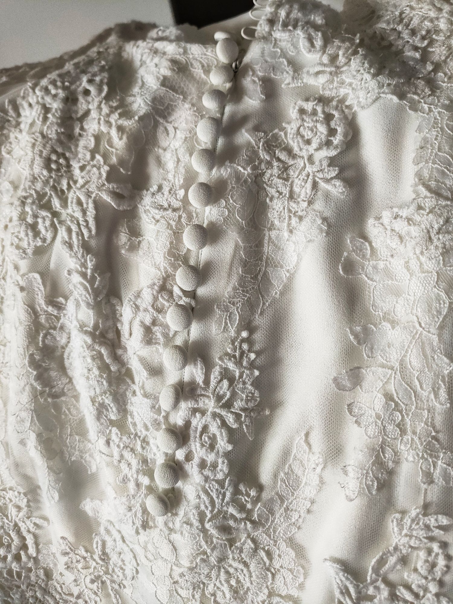 Suknia ślubna Pronovias z dekoltem na plecach