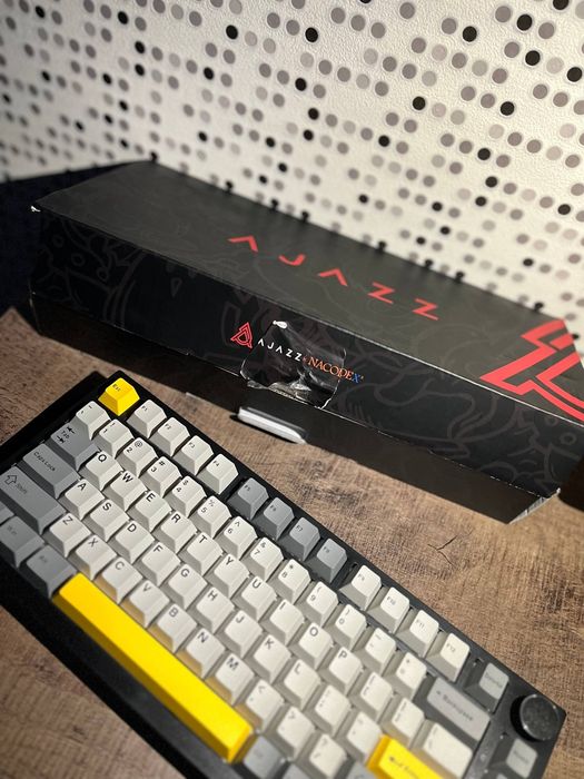 Продам клавиатуру аджас ака 820 про