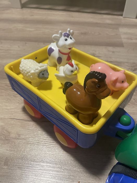 Трактор з причепом Kiddieland.