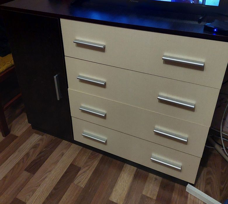 Продам комод ДАМАНСЬКИЙ терміново!