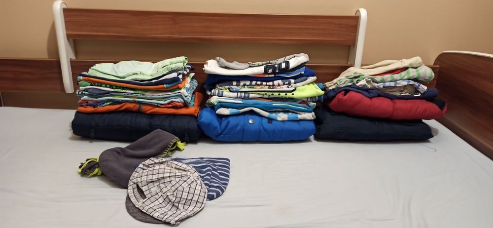 Zestaw rzeczy chłopięcych od r. 98 do r. 110