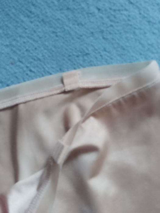 Утягивающее белье бежевое spanx m