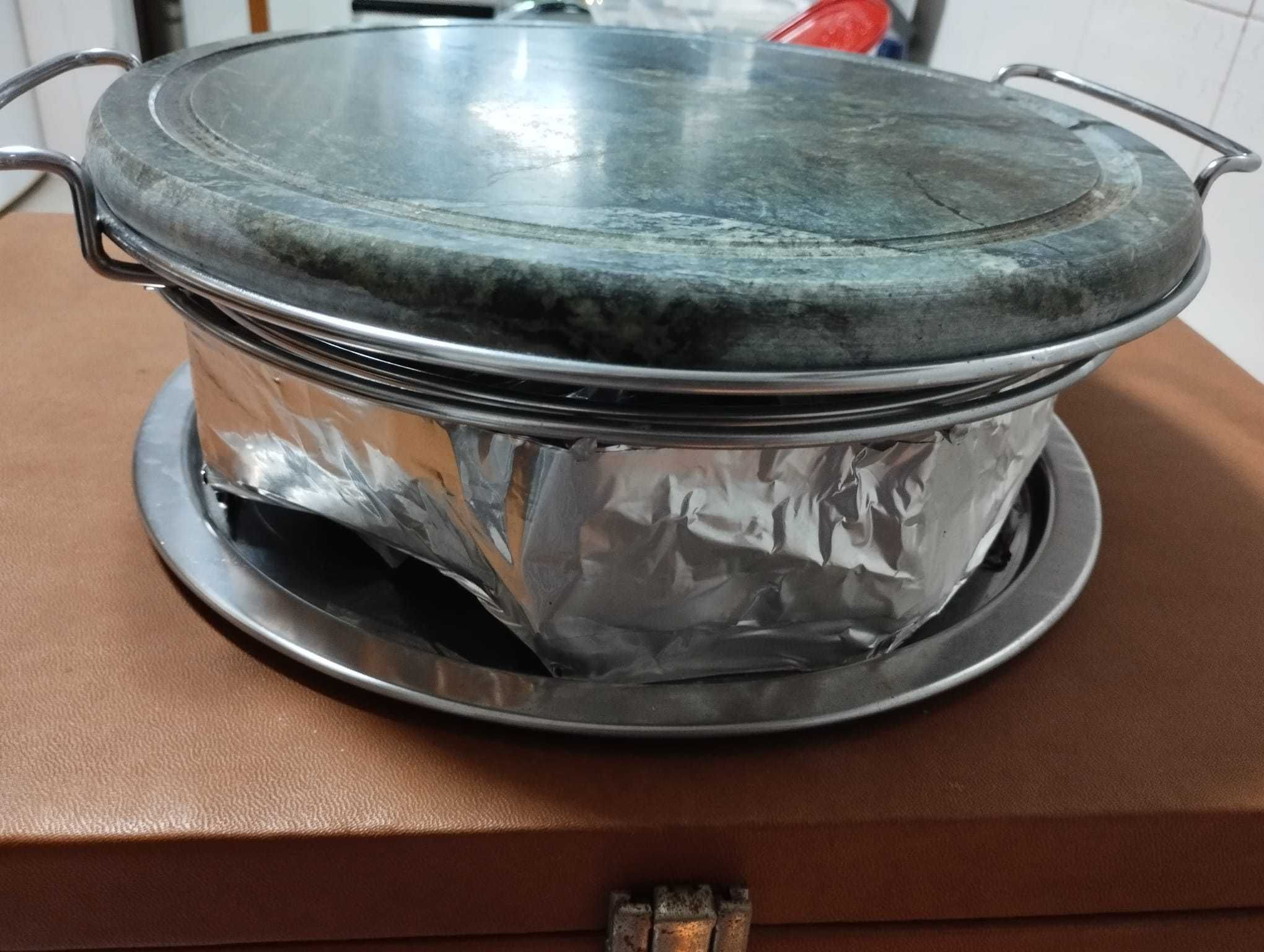 Grelhador de pedra com 4 lamparinas