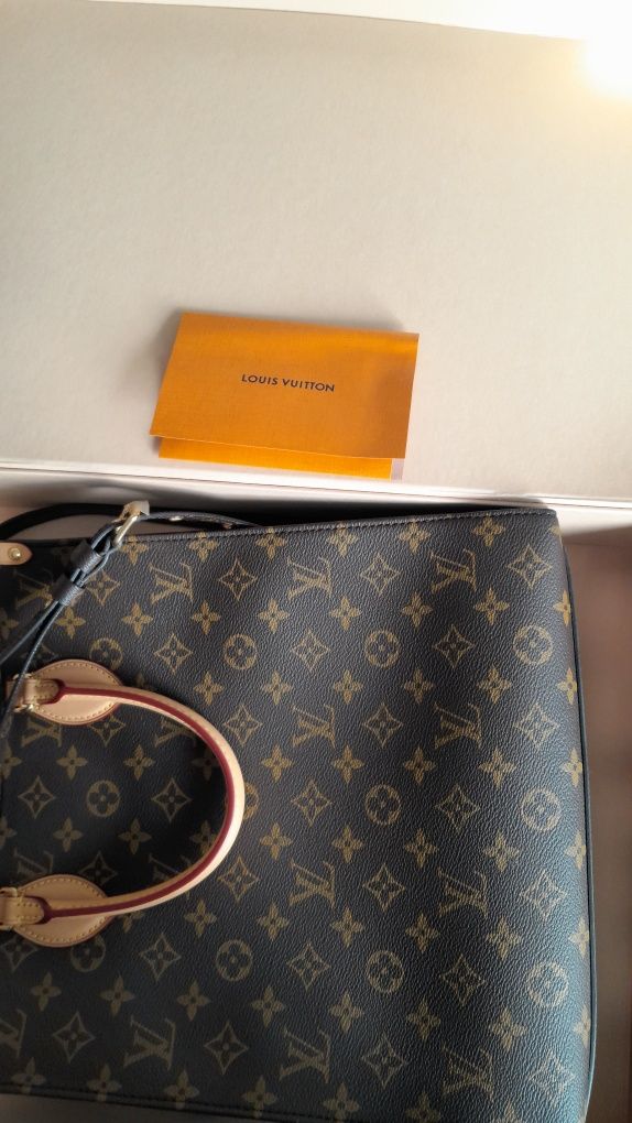 Mala Louis vuitton nova com etiqueta