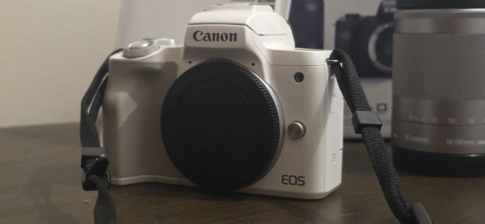 Canon M50 ± objectiva 18-150mm