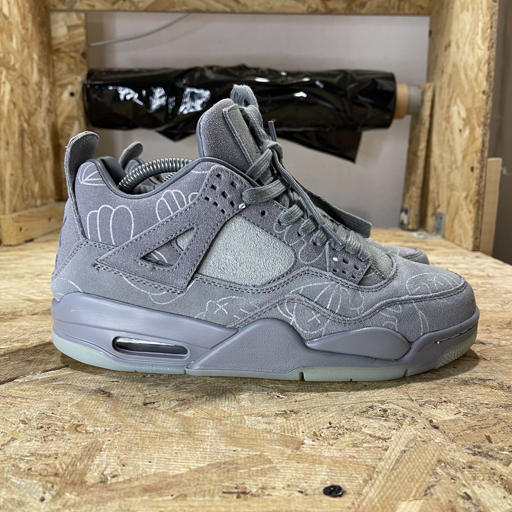 Чоловічі кросівки Nike Air Jordan 4 Kaws Grey