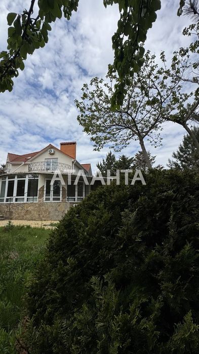 Дом у моря в охраняемом жилом массиве Совиньон