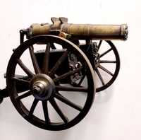 Hartford Conn - Grande modelo da metralhadora "Cannon Gatling" de 1883