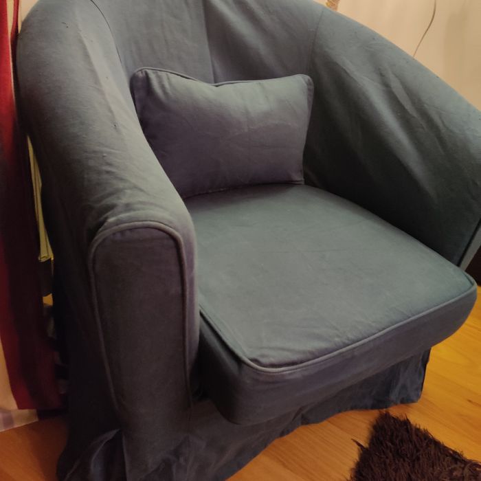 Poltrona IKEA TULLSTA
Poltrona, 
Largura da mesa: 48 cm

Altura da me
