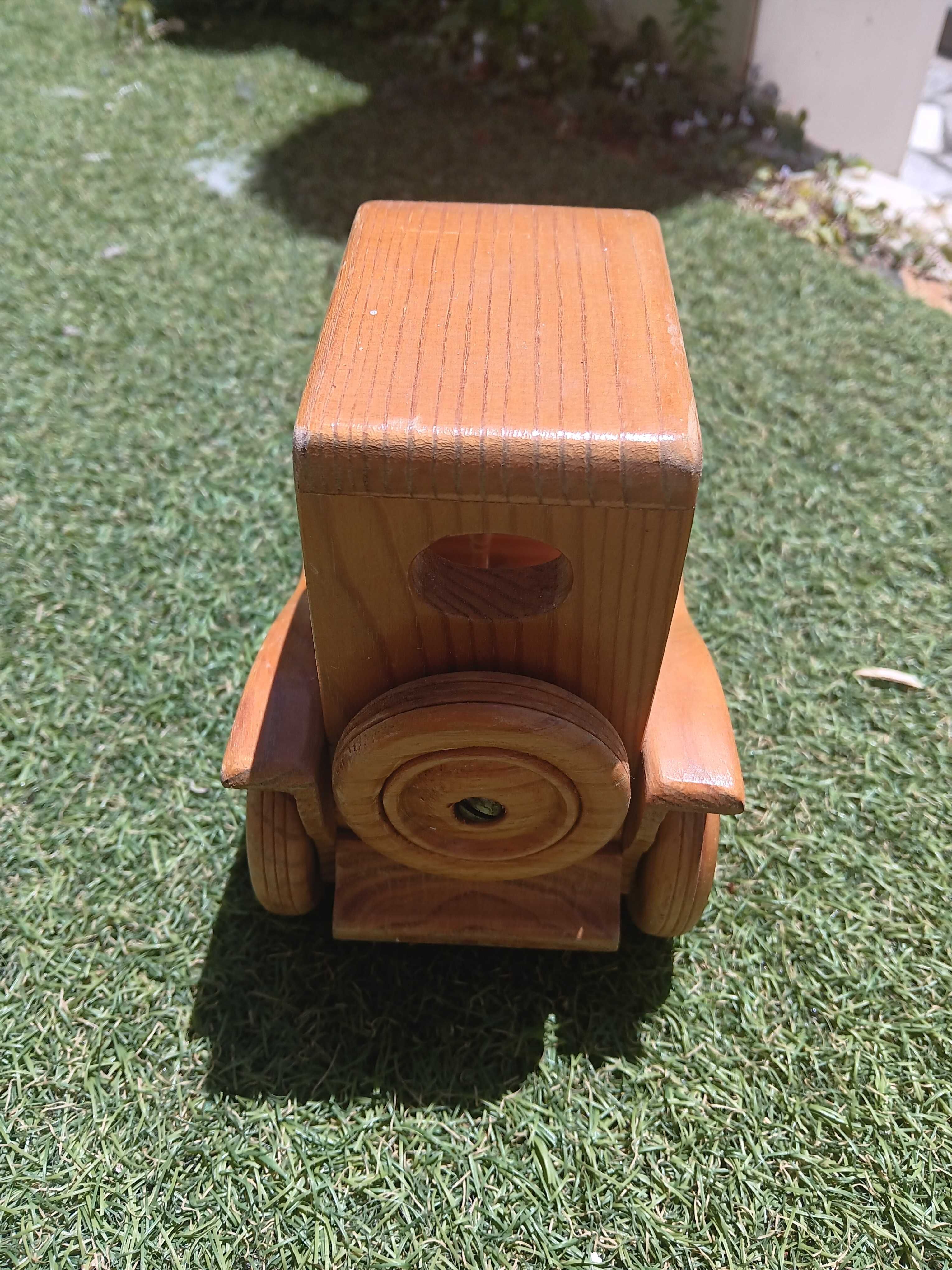 Carro retro artesanal de madeira 15cm