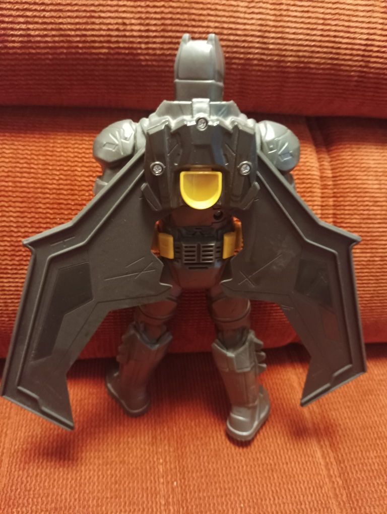 Figurka Batman Electro Armor