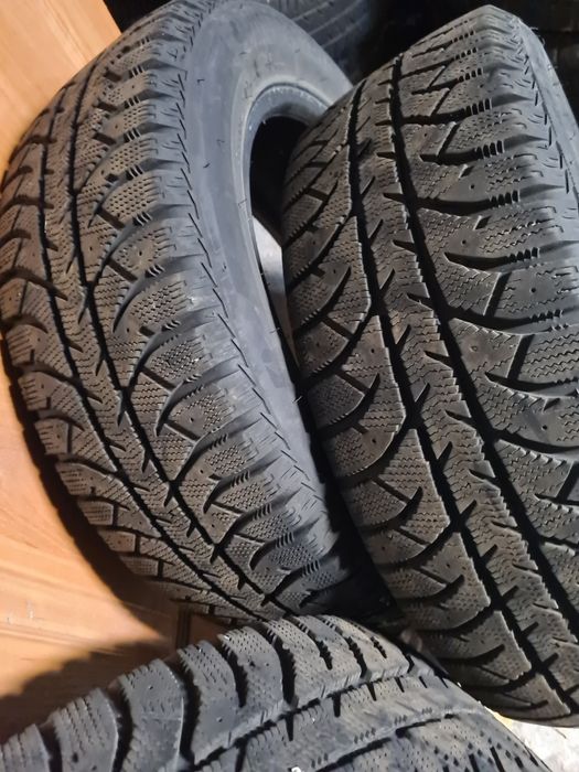 Продам зимние шины Bridgestone 185/60 R-15 бу