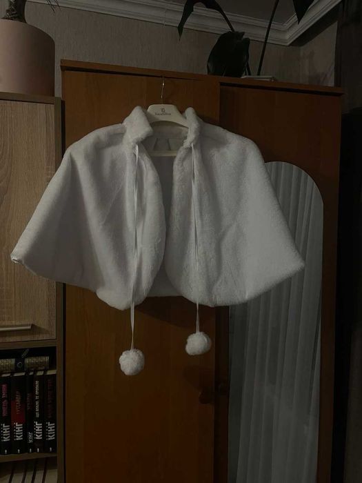 Весільне плаття, шубка та кольца