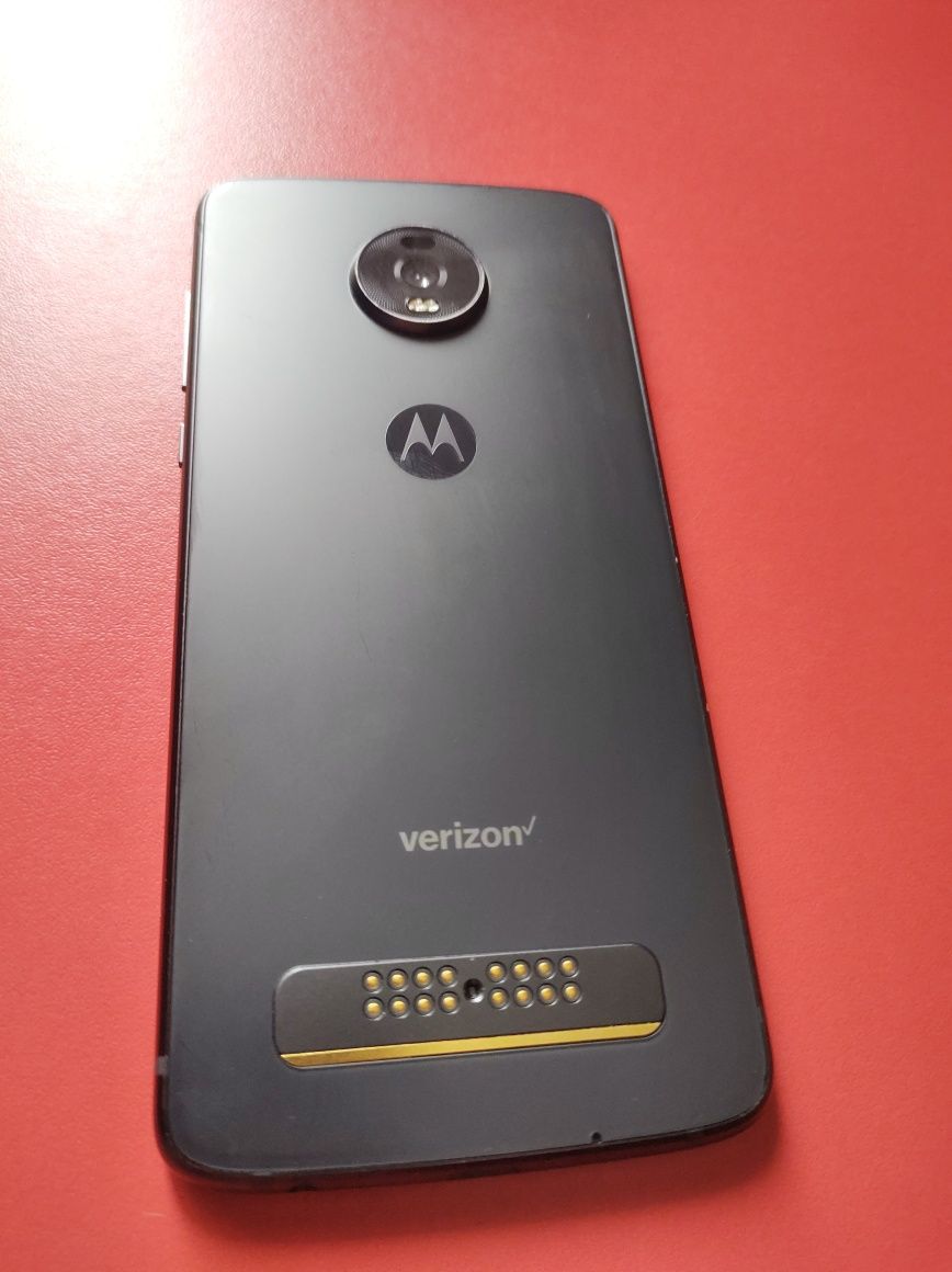 Смартфон motorola moto z4. XT1980-4 з чохлом.