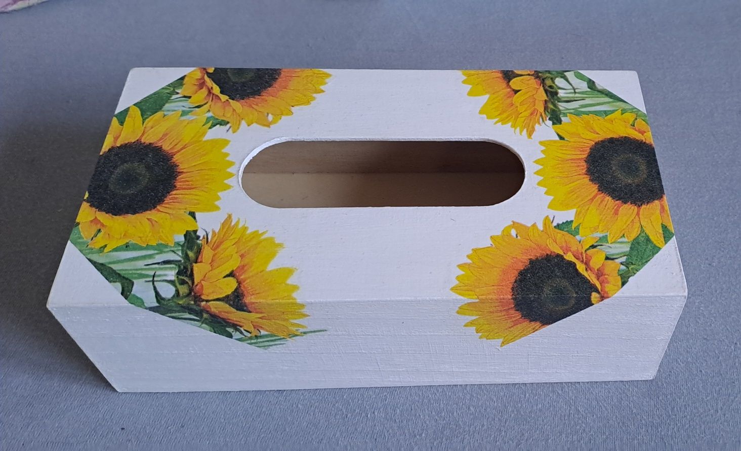 chustecznik w słoneczniki decoupage