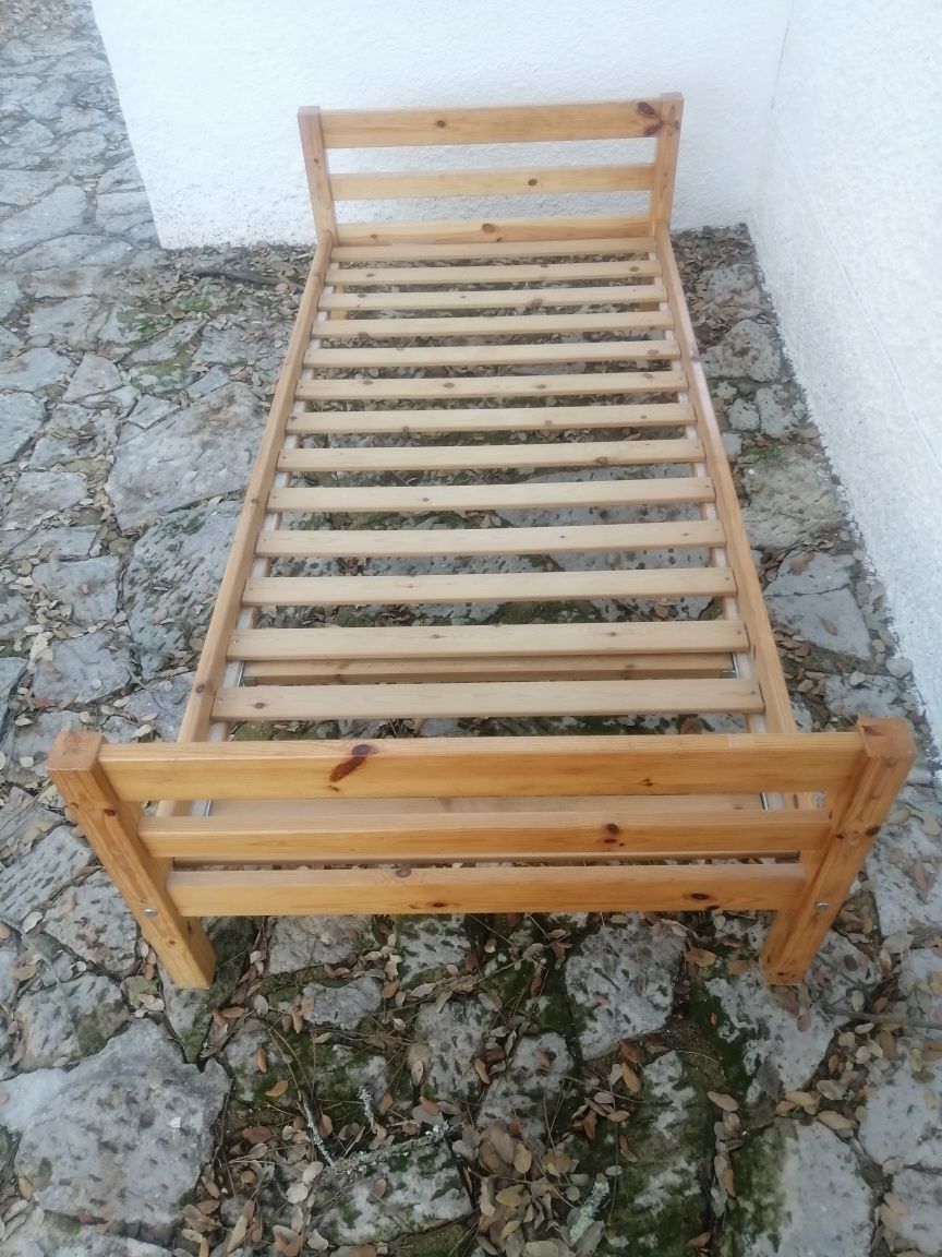 Cama individual 2 metros por 90 centimetros
