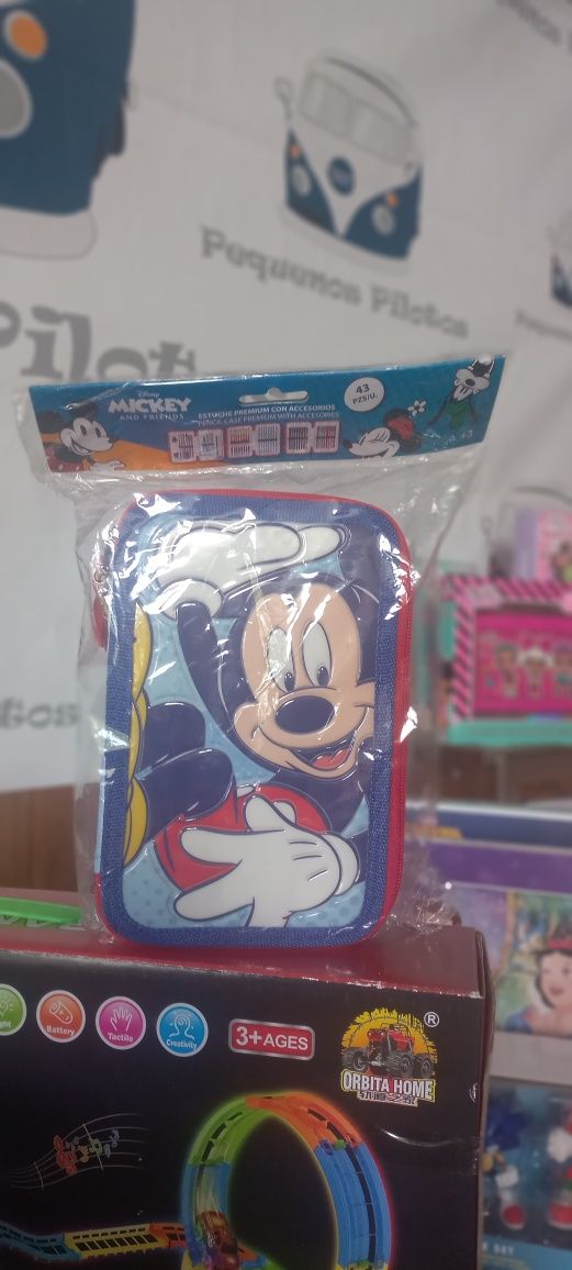 Estojo porta-lapis com 43 peças Mickey  NOVO