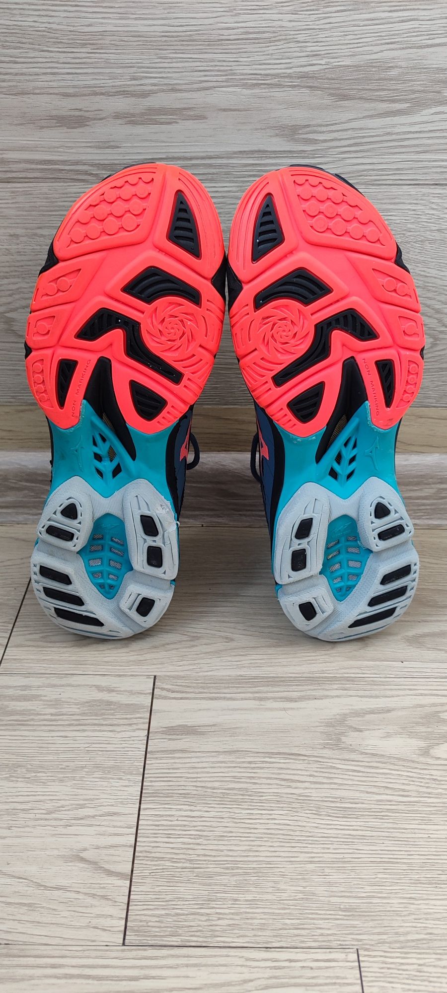 Mizuno Wave Lightning Z4 жіночі кросівки