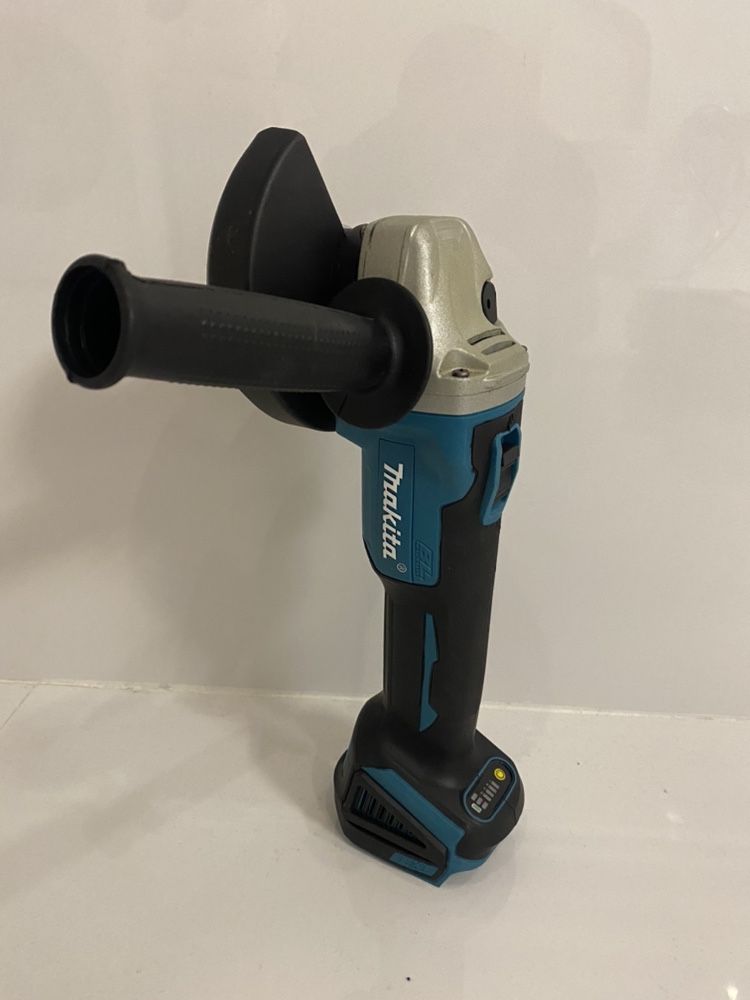 Аккумуляторная болгарка Makita DGA 540 асинхронный двигатель brushless