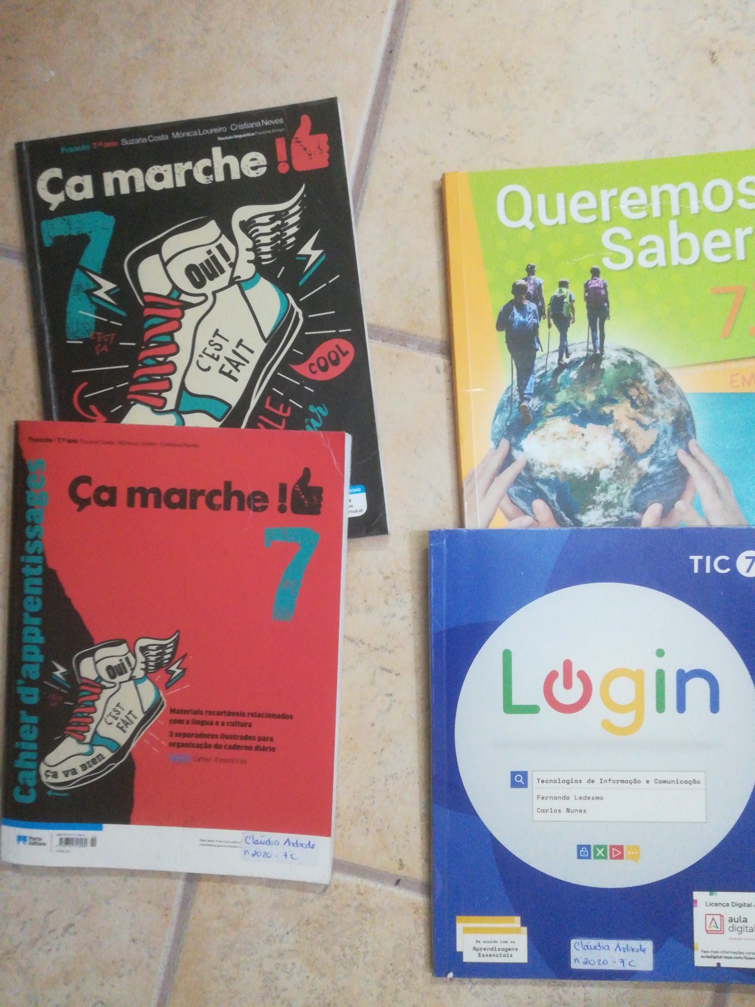 Manuais do aluno 7° ano. Só o de matemática, EMRC e Port.  disponiveis