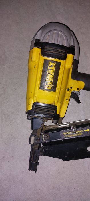 Цвяхозабивач. Dewalt.Пневмопістолет для цвяхів 50-90 Каркасний пневмоп