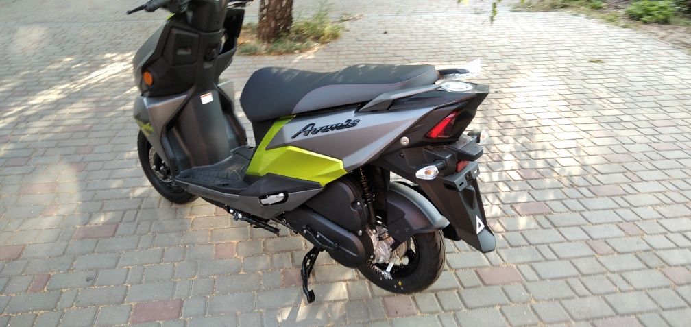 Suzuki Avehis 125 . Сузуки  Авенис 23 года.