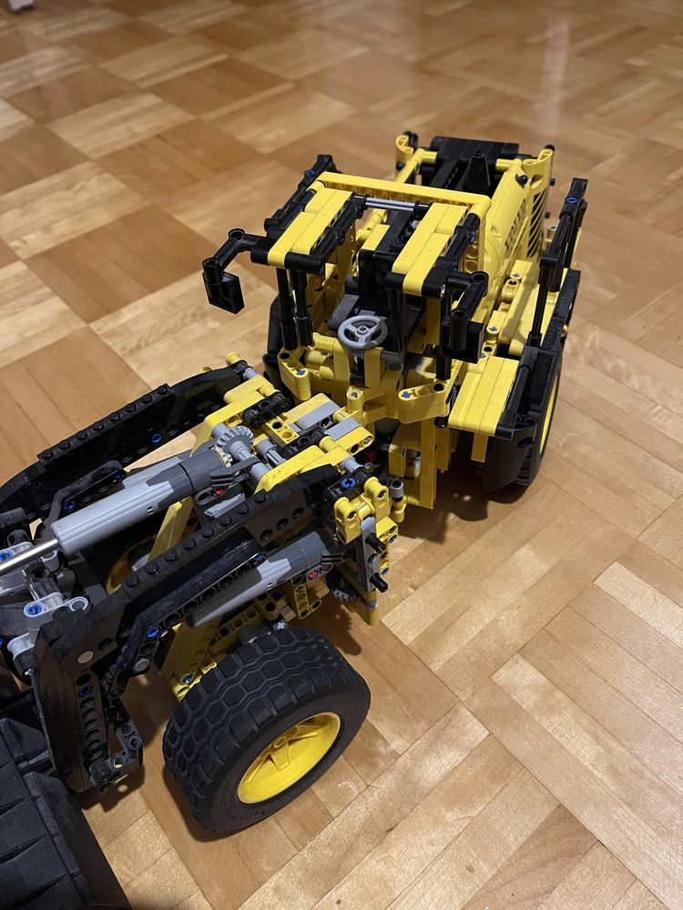 Lego technic 42030 koparka volvo