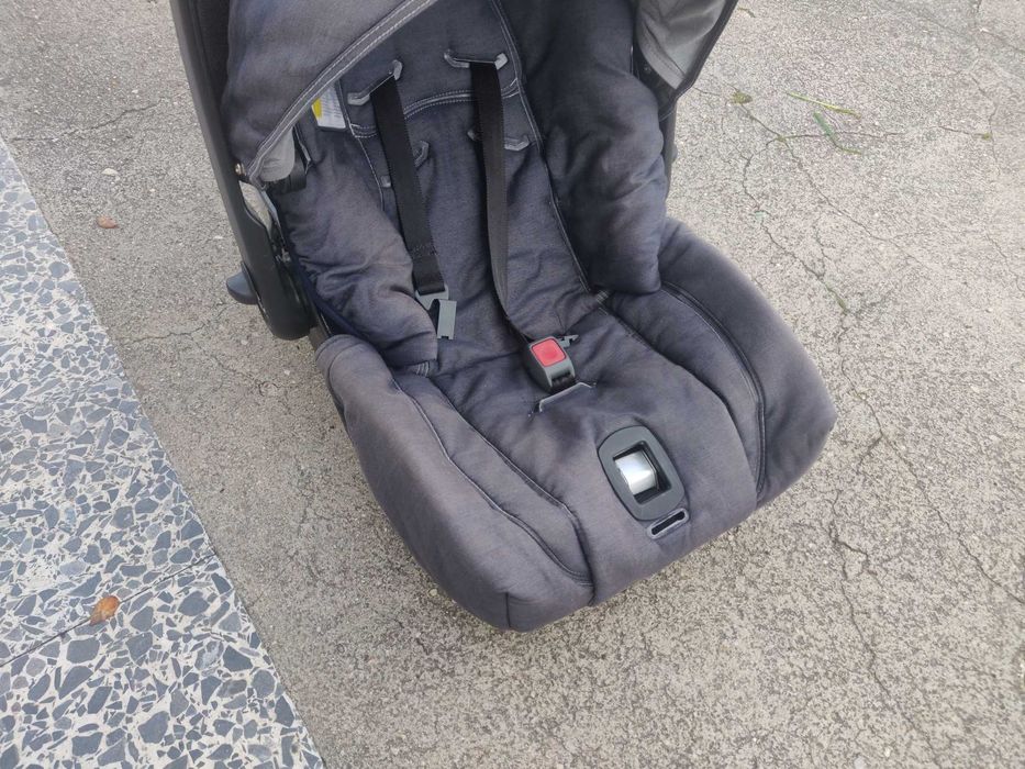 Cadeira de bebe com chapeu