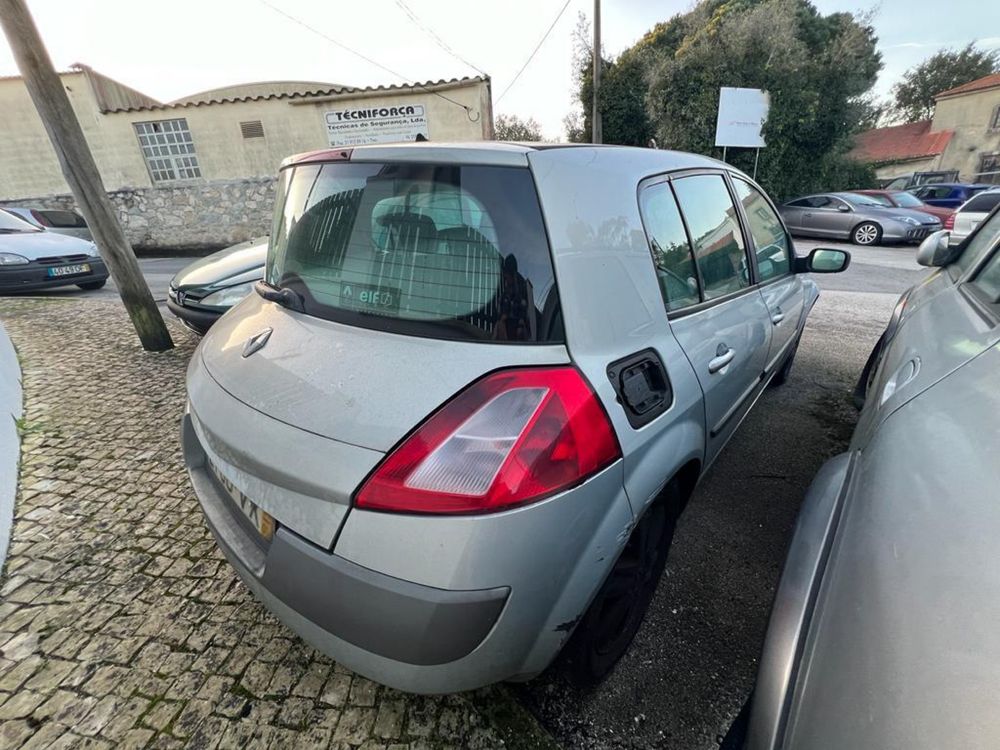 Renault Megane (acidentado/para peças)