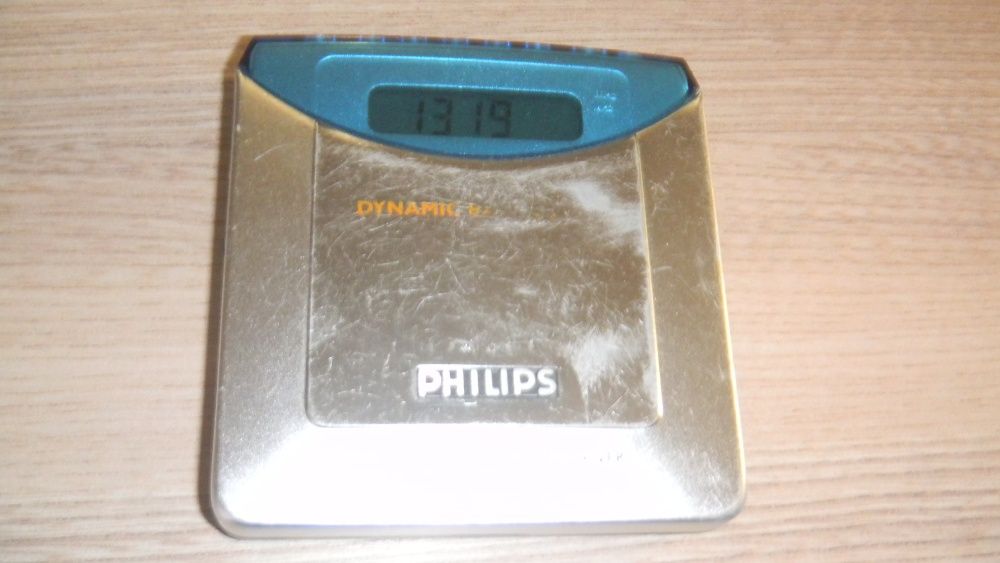 Радиоприемники PHILIPS AE6775 и CASIO RJ-90
