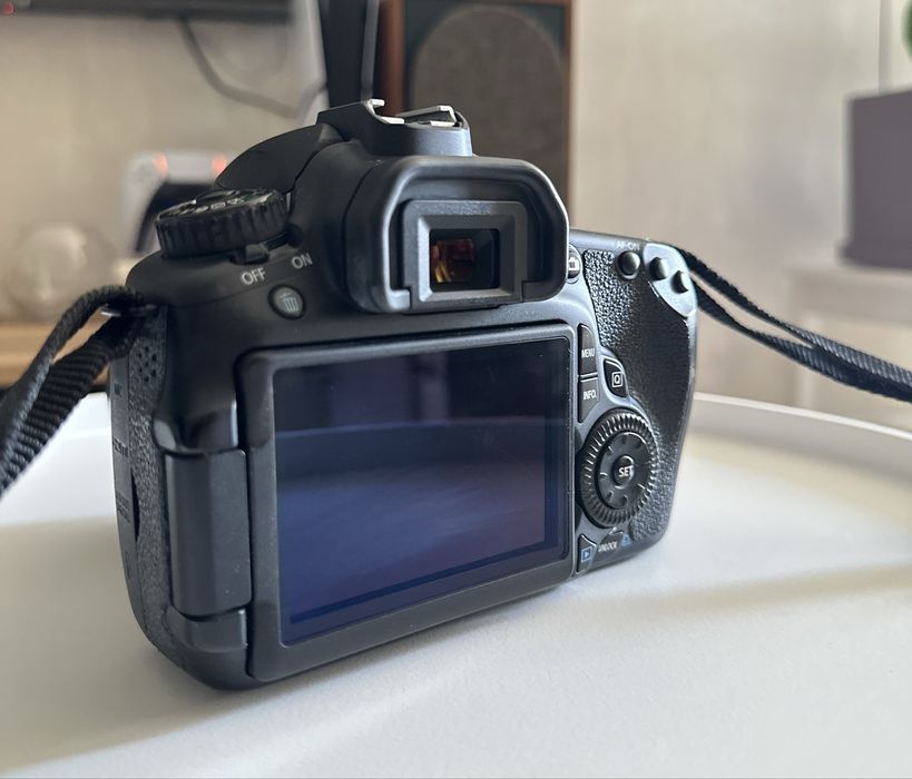 Canon 60D (без обʼєктива)