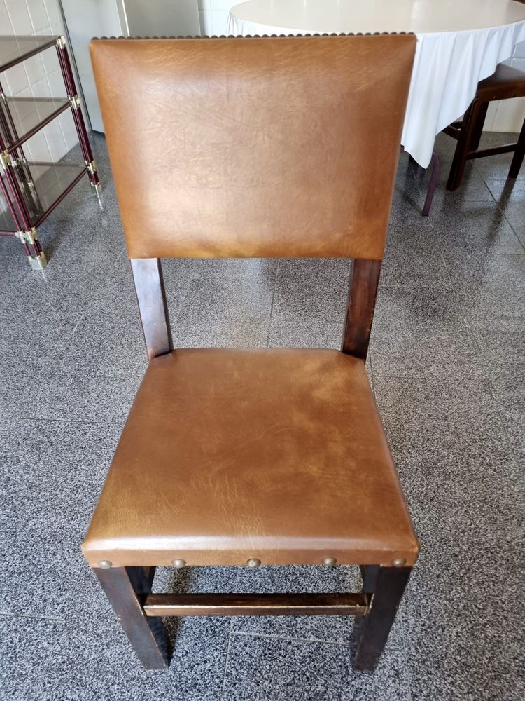 Cadeiras Madeira Mogno e Estofo Napa