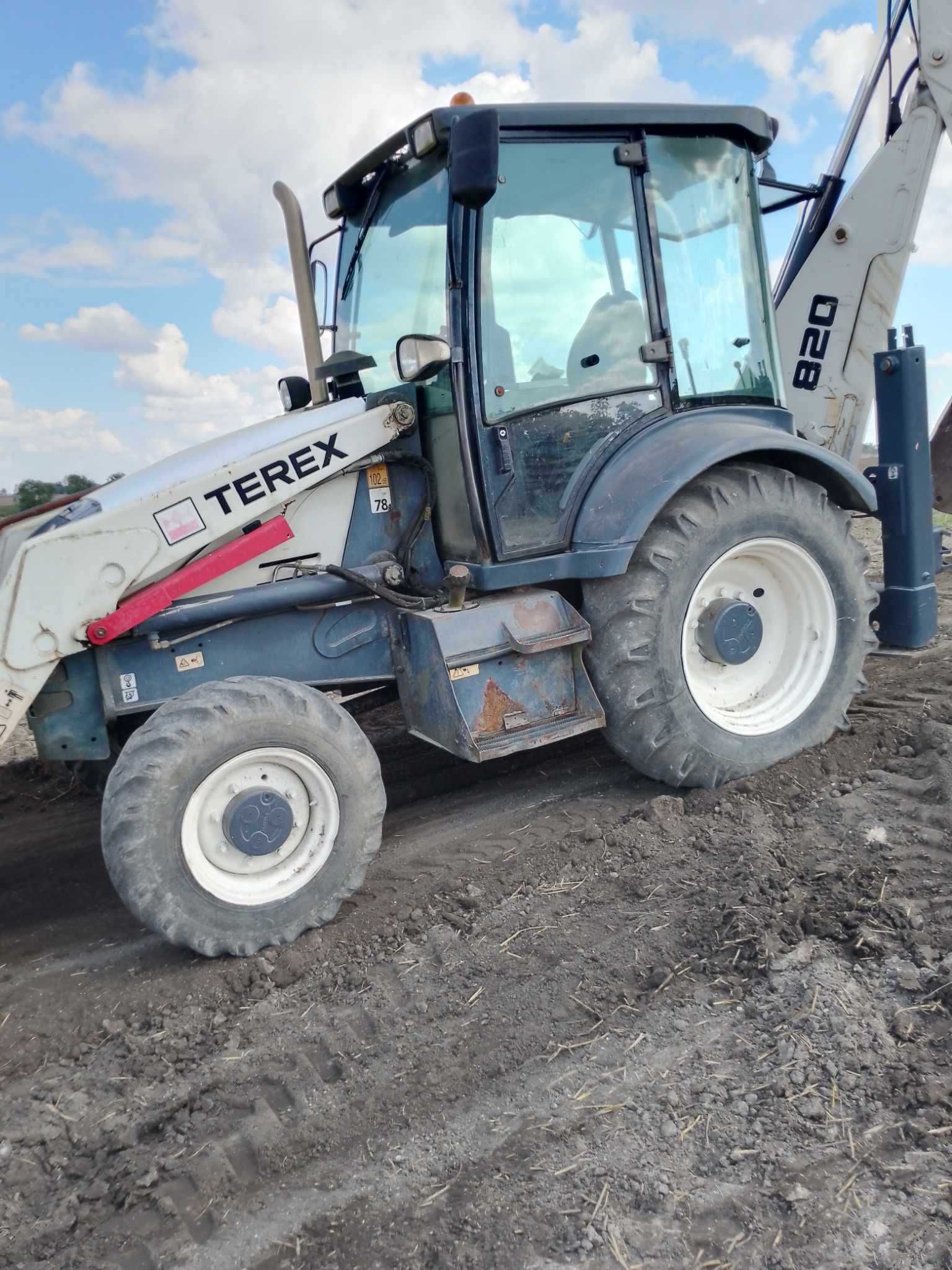 Koparko-ładowarka terex 820, jcb 3cx, cat 328