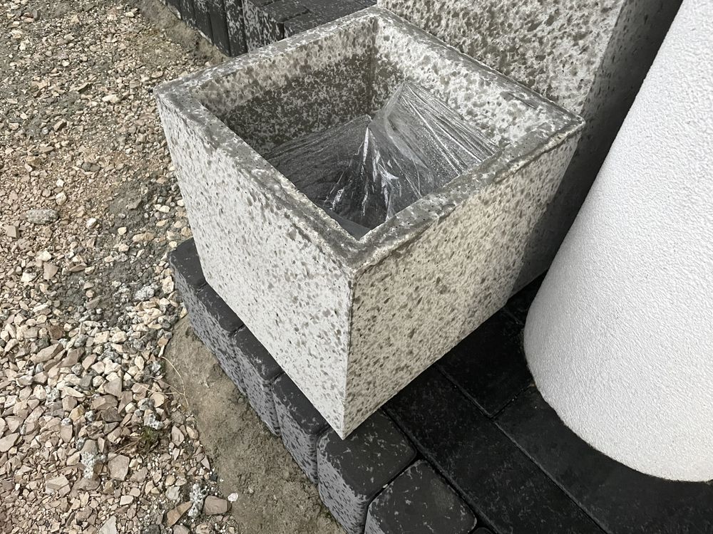 Donica betonowa z betonu architektonicznego