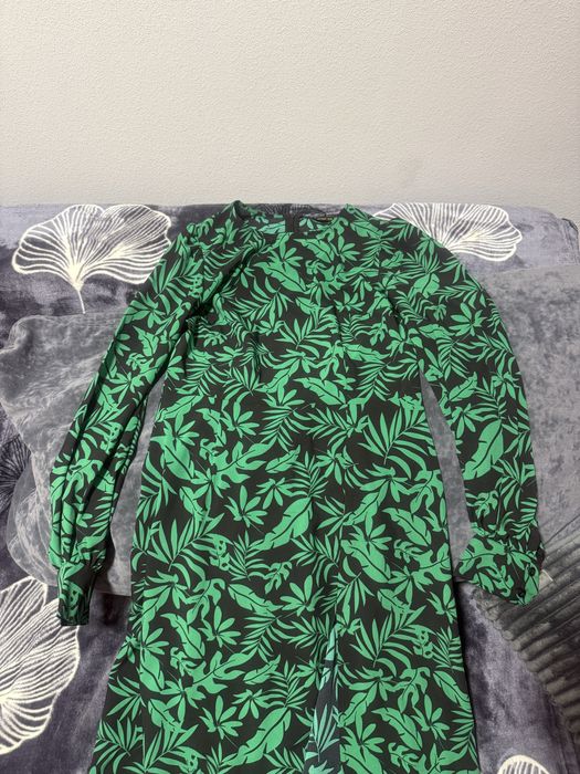 Продавм сукню Рощмір S