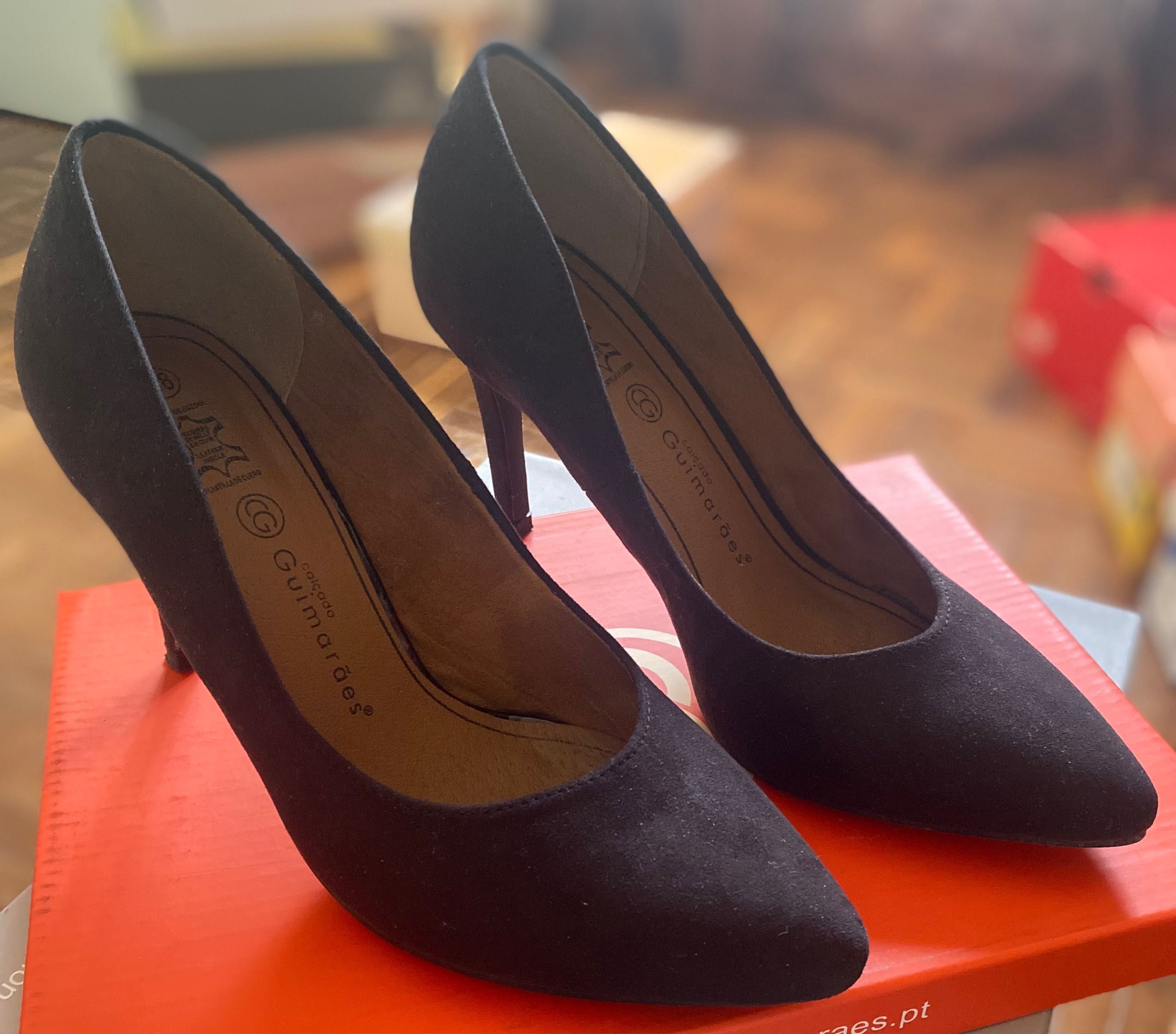 Sapatos de salto alto