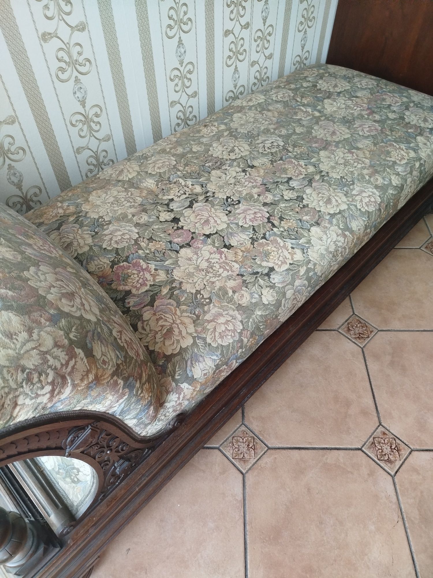 Szezlong na kółkach w bardzo dobrym stanie.