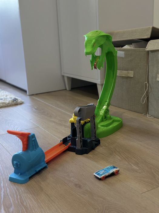 Іграшка трек hot Whels Набір Top Wing Відважні пташенята Трек Академія