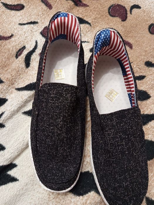 Макасины туфли тапочки.