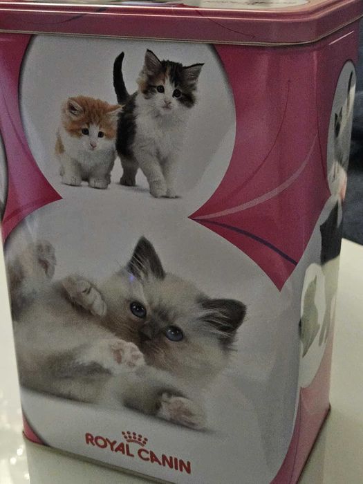 ROYAL CANIN metalowa Puszka do przechowywania karmy ok. 2 kg